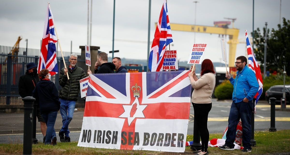 Storbritannia krever reforhandling om Nord-Irland