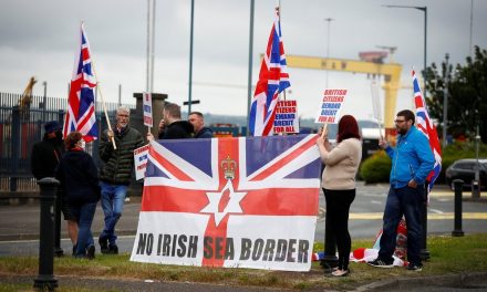 Storbritannia krever reforhandling om Nord-Irland