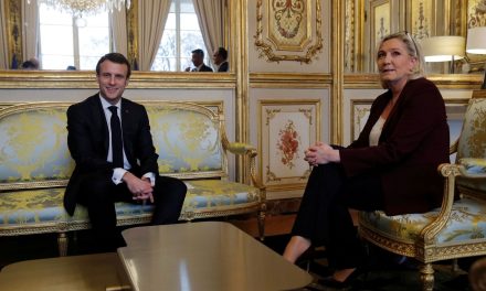 Fransk valg som forventet – Macron møter Le Pen i 2. omgang