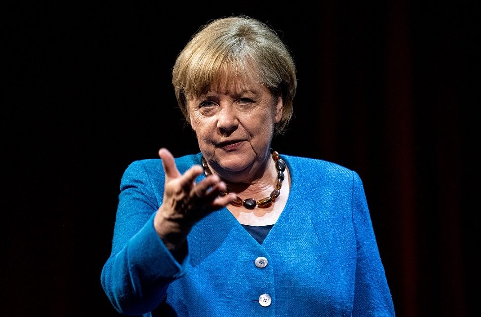 Merkel defends her politics concerning Russia