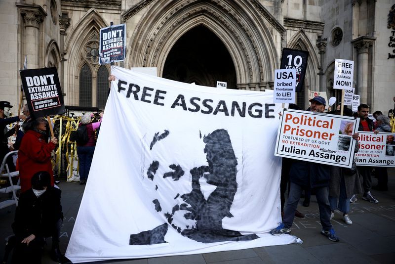 Members of the German Bundestag are demanding the release of Julian Assange