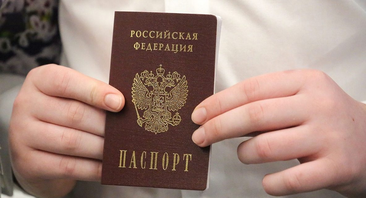 Ukrainians living in Russian occupied areas must change their citizenship