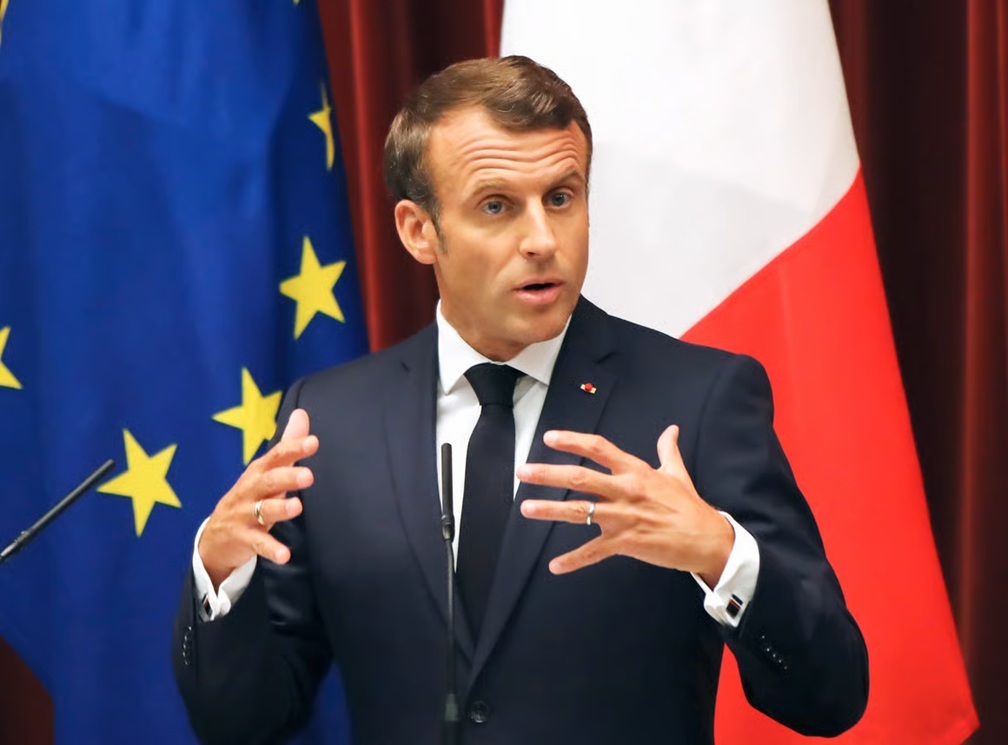 France offers to be European nuclear umbrella